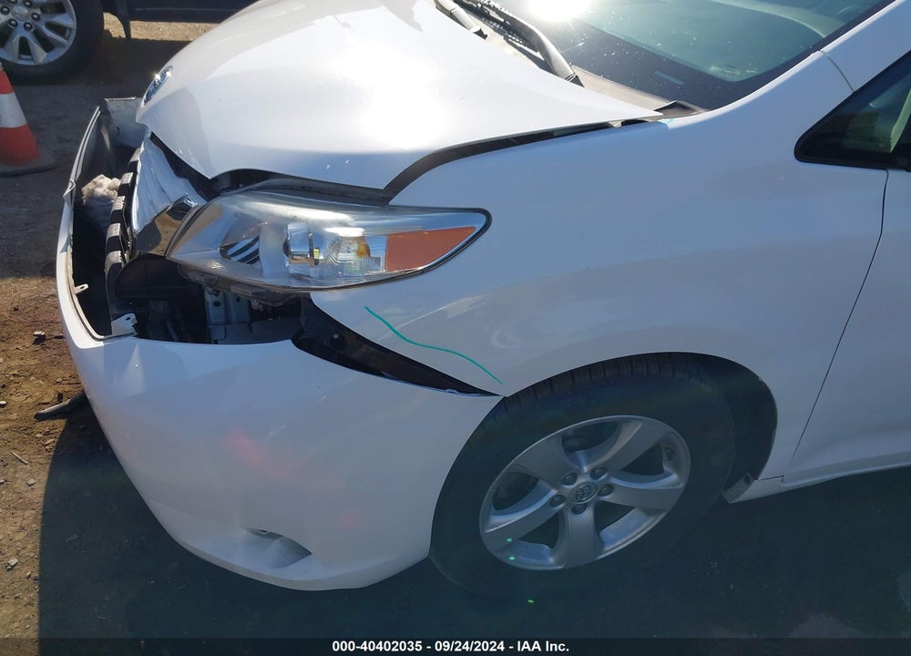 2017 TOYOTA SIENNA LE 8 PASSENGER VIN: 5TDKZ3DC9HS831431