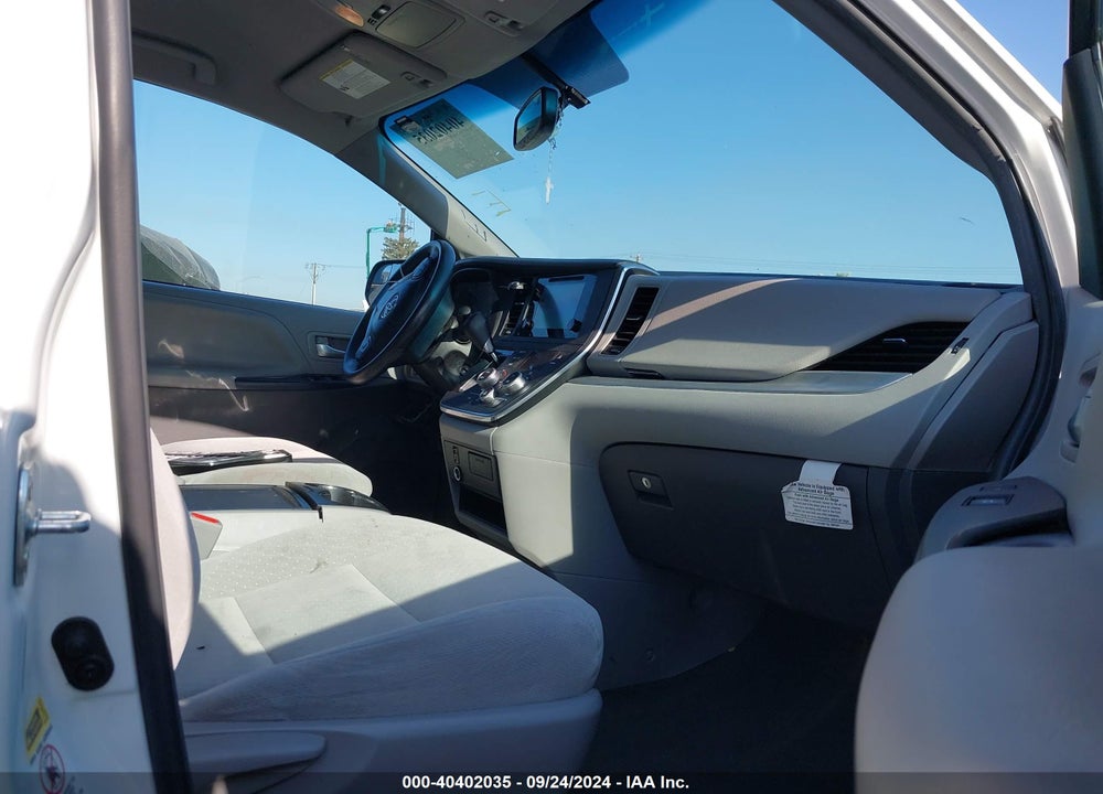 2017 TOYOTA SIENNA LE 8 PASSENGER VIN: 5TDKZ3DC9HS831431