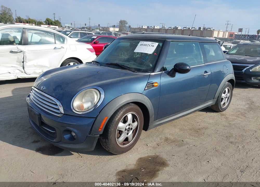 2011 MINI COOPER VIN: WMWSU3C58BT252034