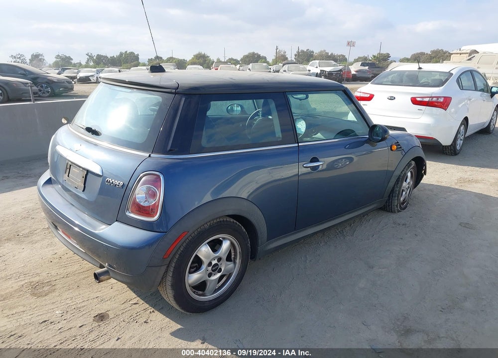 2011 MINI COOPER VIN: WMWSU3C58BT252034