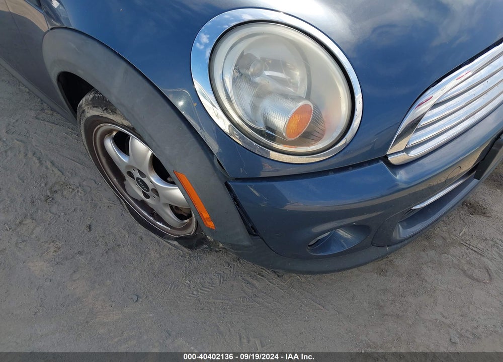 2011 MINI COOPER VIN: WMWSU3C58BT252034