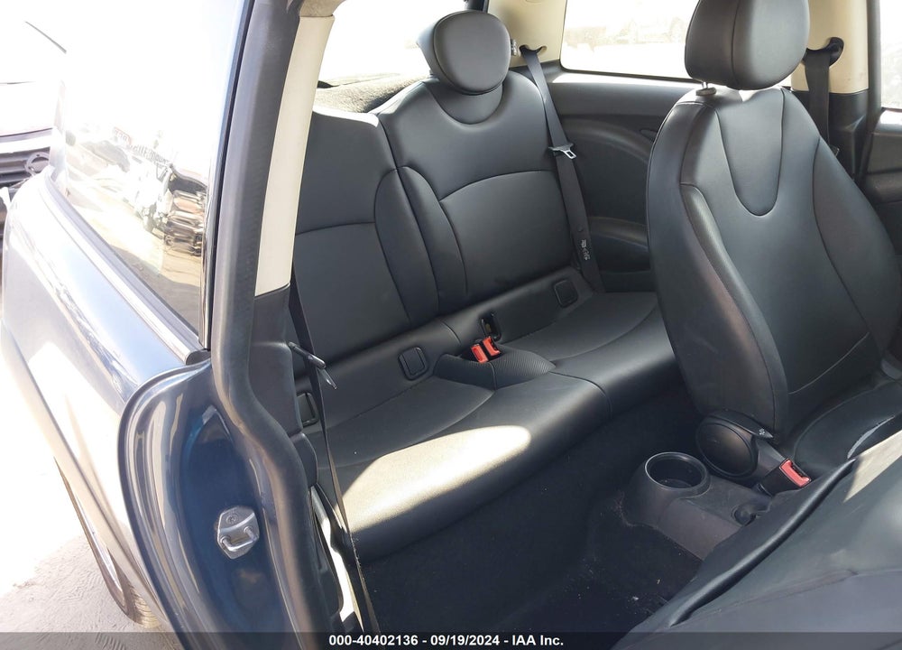 2011 MINI COOPER VIN: WMWSU3C58BT252034