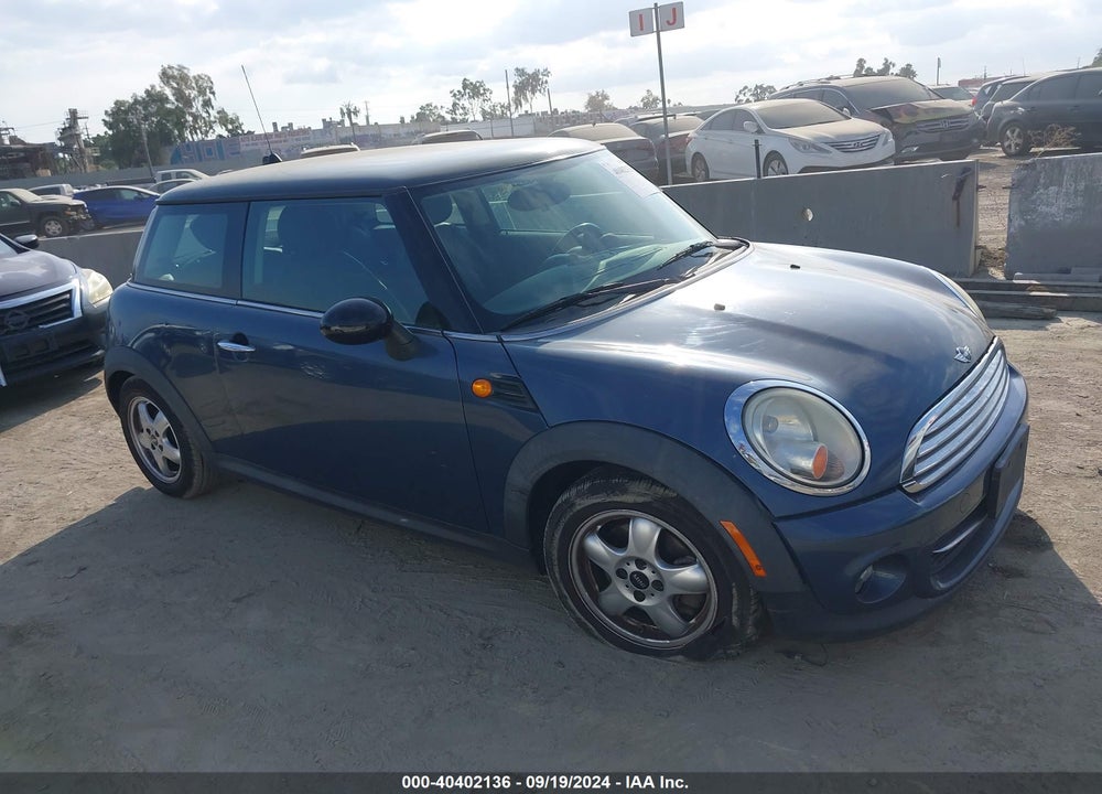 2011 MINI COOPER VIN: WMWSU3C58BT252034