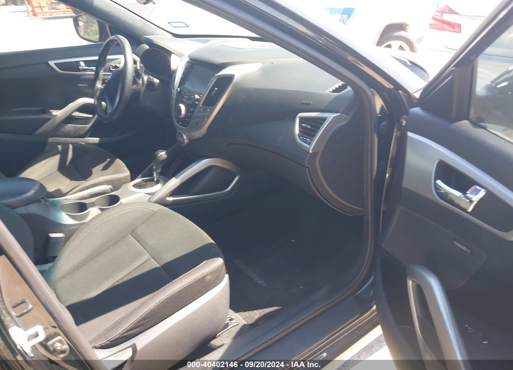 2017 HYUNDAI VELOSTER VALUE EDITION VIN: KMHTC6AD7HU318352