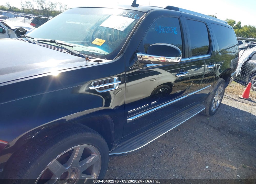2011 CADILLAC ESCALADE ESV LUXURY VIN: 1GYS3HEFXBR291708