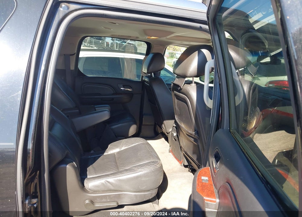 2011 CADILLAC ESCALADE ESV LUXURY VIN: 1GYS3HEFXBR291708
