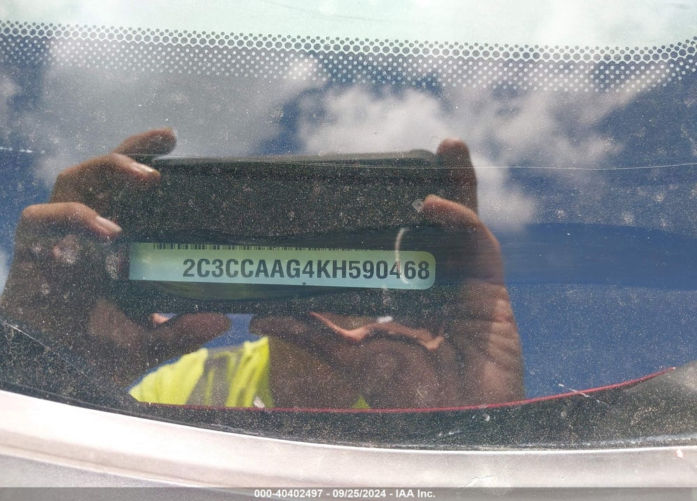 2019 CHRYSLER 300 TOURING VIN: 2C3CCAAG4KH590468