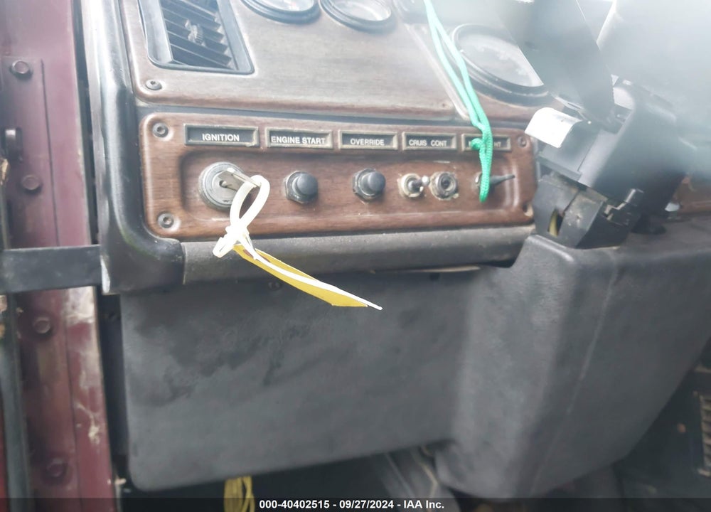 1992 FREIGHTLINER CONVENTIONAL FLD120 VIN: 1FUYDCXB6NH525498