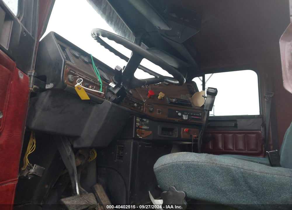 1992 FREIGHTLINER CONVENTIONAL FLD120 VIN: 1FUYDCXB6NH525498