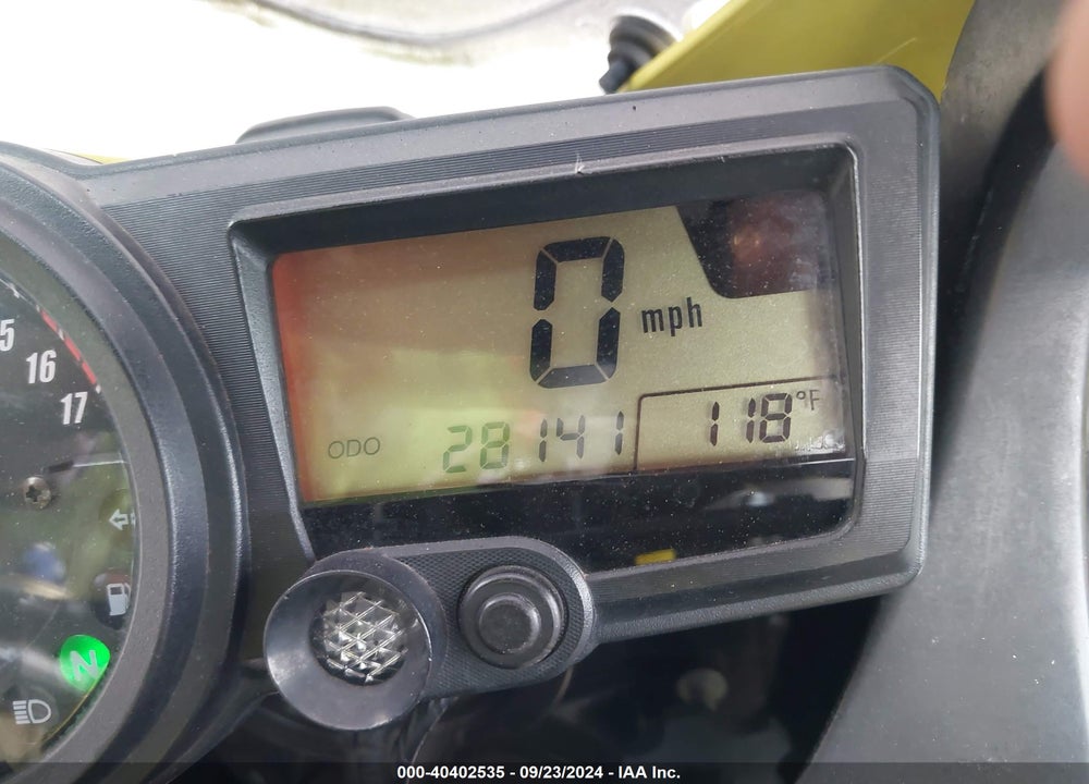 2004 SUZUKI GSX-R600 K VIN: JS1GN7CA842109484