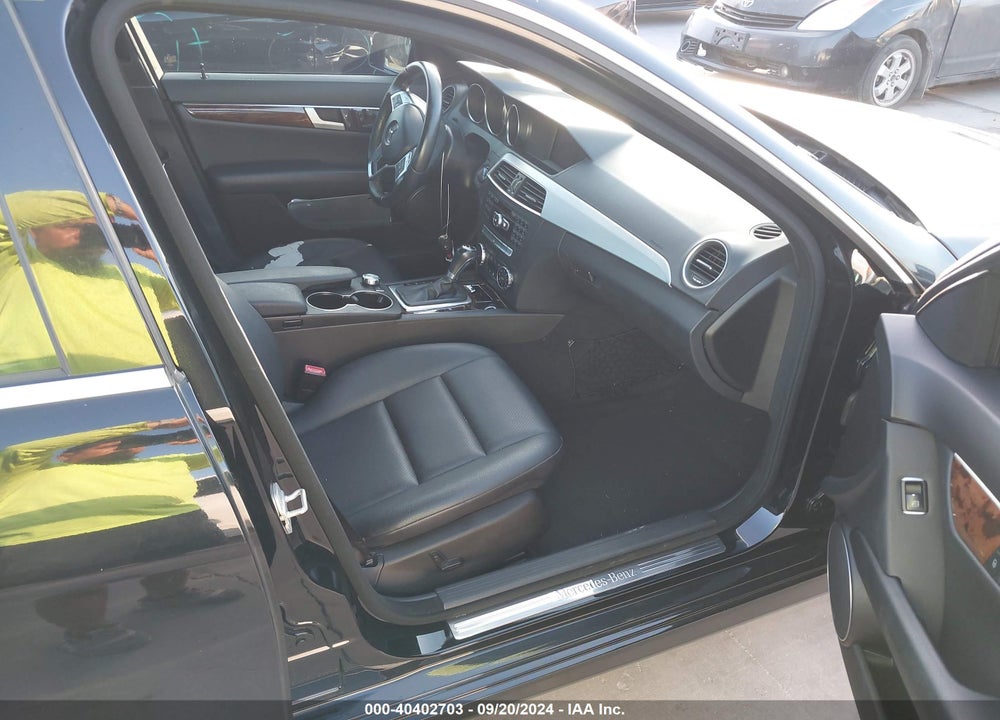 2014 MERCEDES-BENZ C 250 LUXURY/SPORT VIN: WDDGF4HB1EA966911