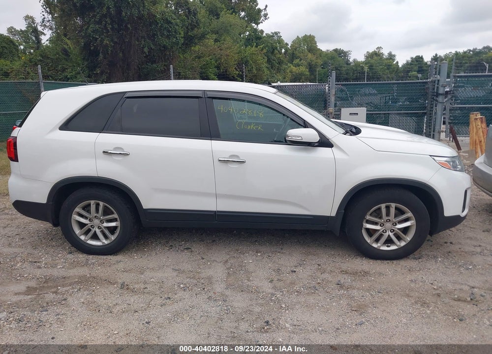 2015 KIA SORENTO LX VIN: 5XYKT3A60FG660790