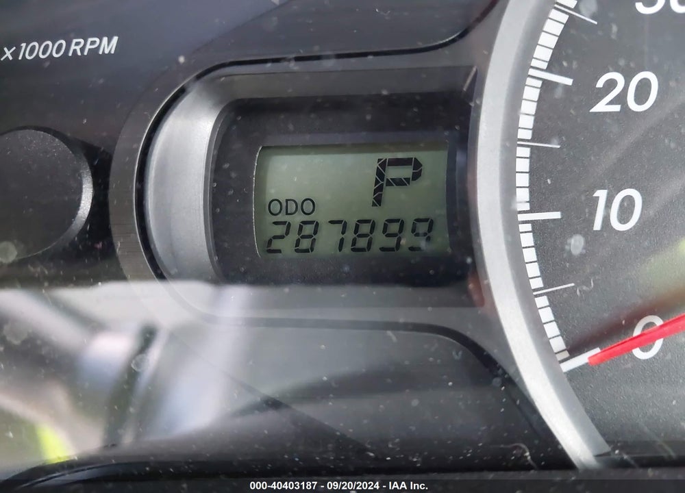2011 TOYOTA SIENNA LE V6 VIN: 5TDKK3DC1BS117305