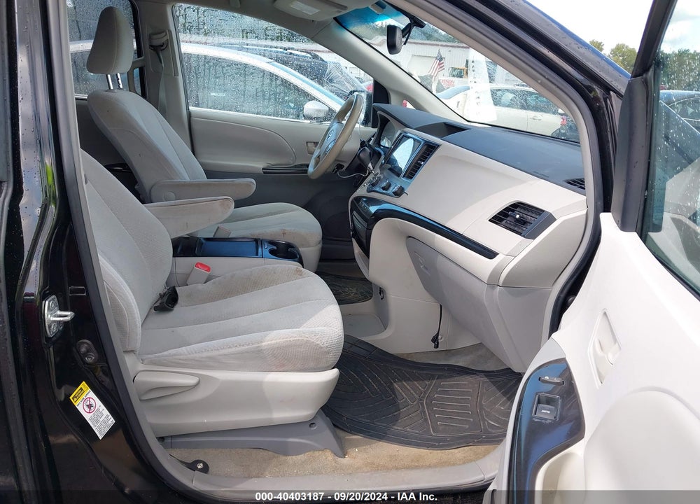 2011 TOYOTA SIENNA LE V6 VIN: 5TDKK3DC1BS117305