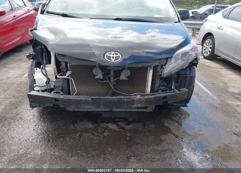 2011 TOYOTA SIENNA LE V6 VIN: 5TDKK3DC1BS117305
