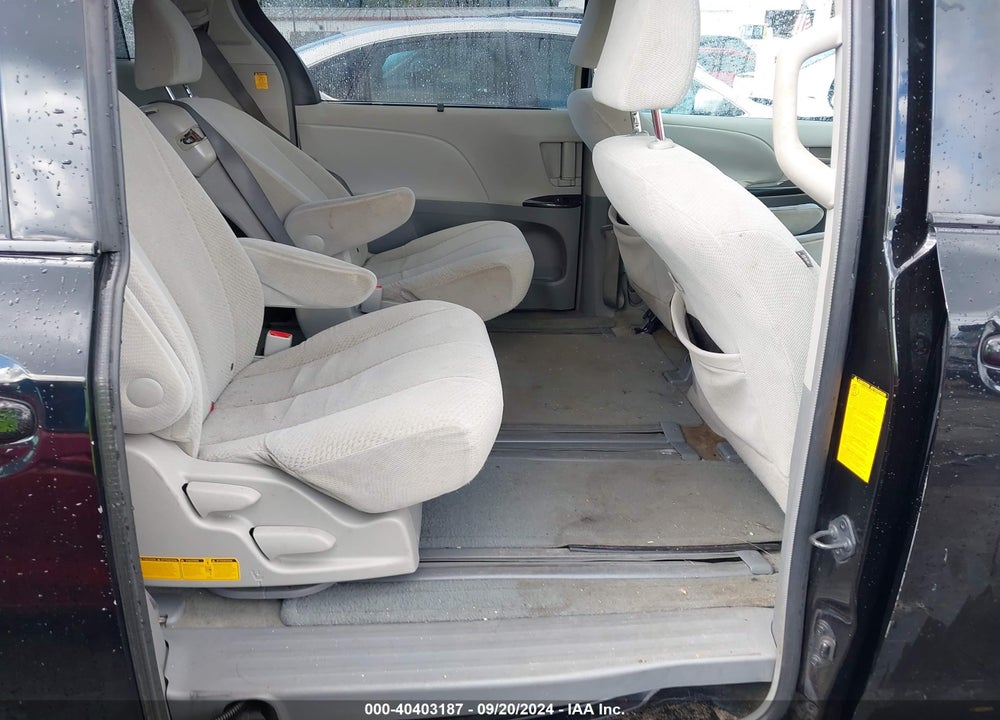 2011 TOYOTA SIENNA LE V6 VIN: 5TDKK3DC1BS117305