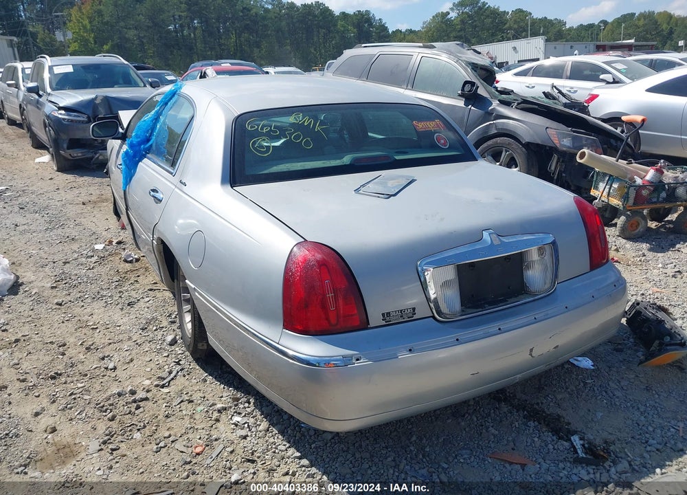 2001 LINCOLN TOWN CAR EXECUTIVE VIN: 1LNHM81W41Y665300