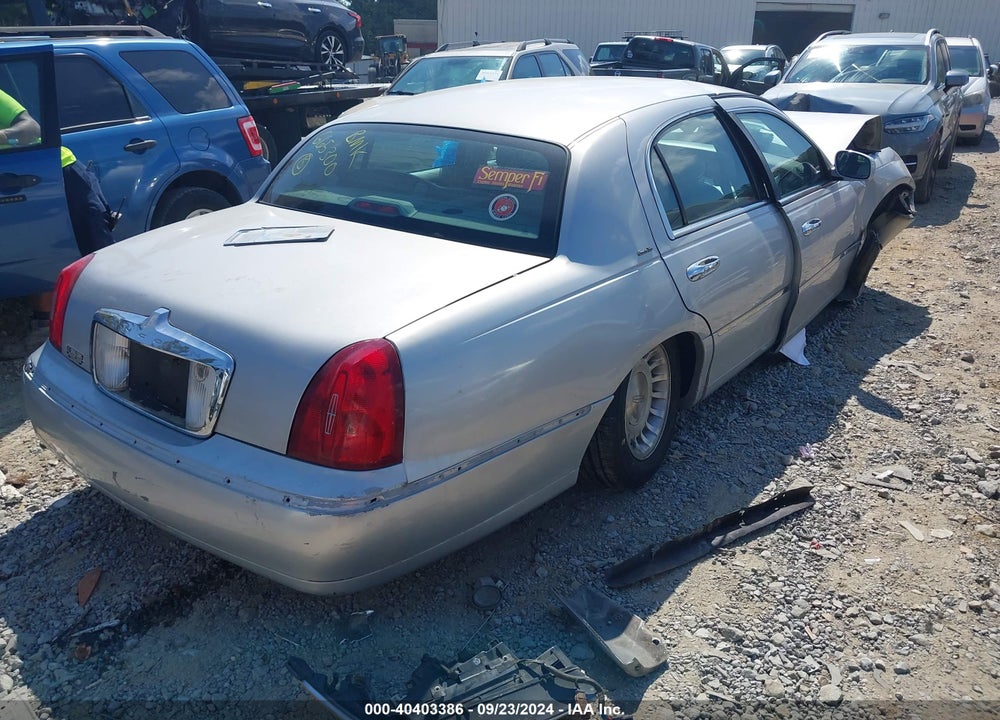 2001 LINCOLN TOWN CAR EXECUTIVE VIN: 1LNHM81W41Y665300