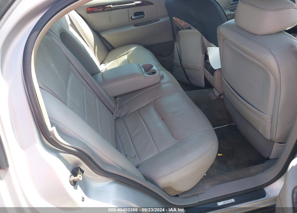 2001 LINCOLN TOWN CAR EXECUTIVE VIN: 1LNHM81W41Y665300