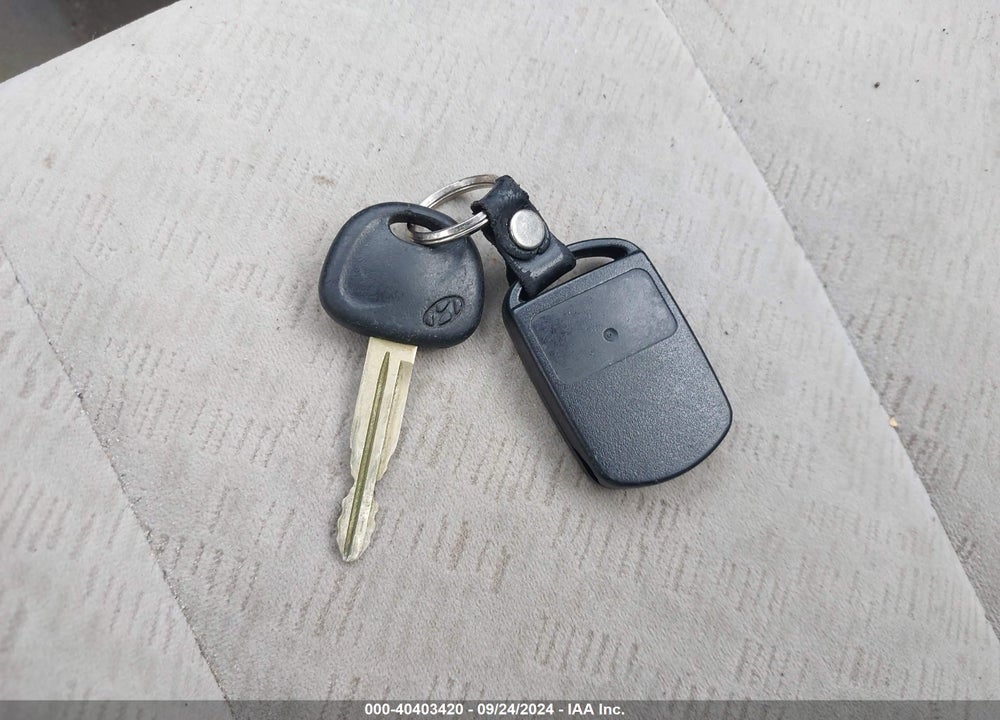 2005 HYUNDAI ELANTRA GLS/GT VIN: KMHDN46D15U954210
