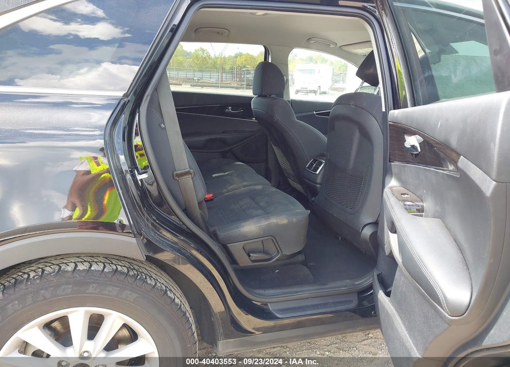2019 KIA SORENTO 3.3L LX VIN: 5XYPGDA57KG498755