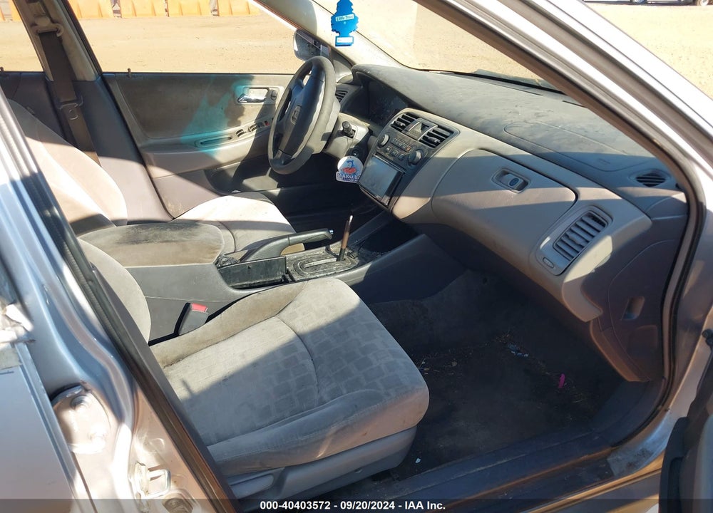 2001 HONDA ACCORD 2.3 EX VIN: 1HGCG566X1A048247