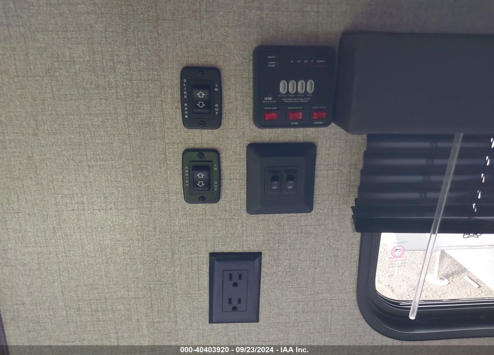 2020 JAYCO JAYFLIGHT VIN: 1UJBJ0BP0L75W0306