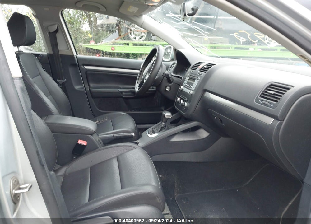 2010 VOLKSWAGEN JETTA LIMITED EDITION VIN: 3VWRX7AJ5AM155870