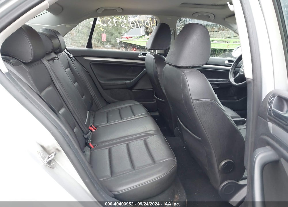 2010 VOLKSWAGEN JETTA LIMITED EDITION VIN: 3VWRX7AJ5AM155870