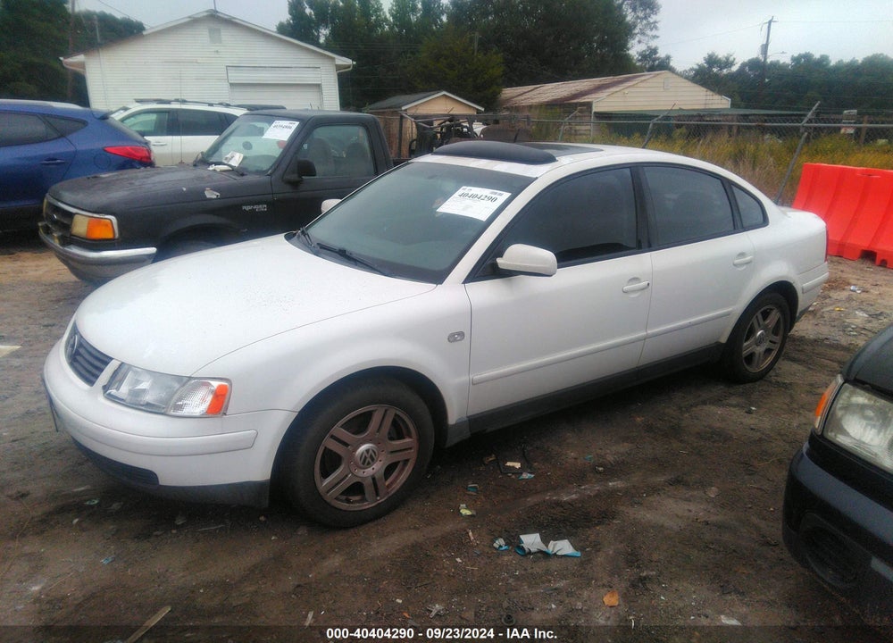 2001 VOLKSWAGEN PASSAT GLX VIN: WVWBH63B01P010330
