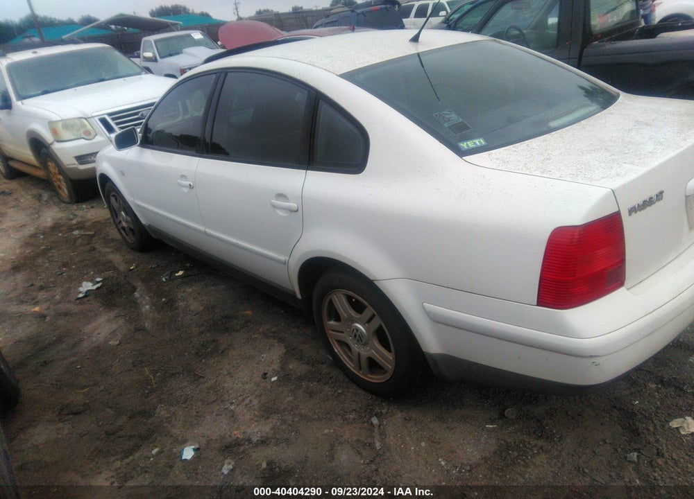 2001 VOLKSWAGEN PASSAT GLX VIN: WVWBH63B01P010330