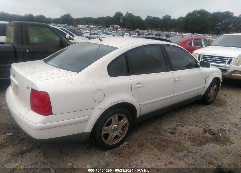 2001 VOLKSWAGEN PASSAT GLX VIN: WVWBH63B01P010330