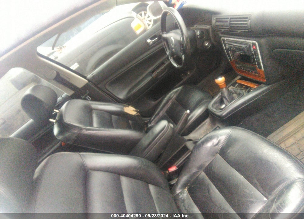 2001 VOLKSWAGEN PASSAT GLX VIN: WVWBH63B01P010330