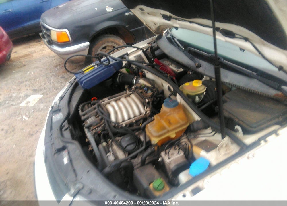 2001 VOLKSWAGEN PASSAT GLX VIN: WVWBH63B01P010330