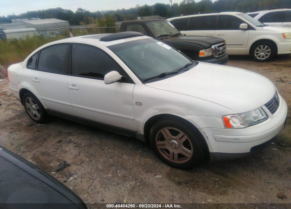 2001 VOLKSWAGEN PASSAT GLX VIN: WVWBH63B01P010330