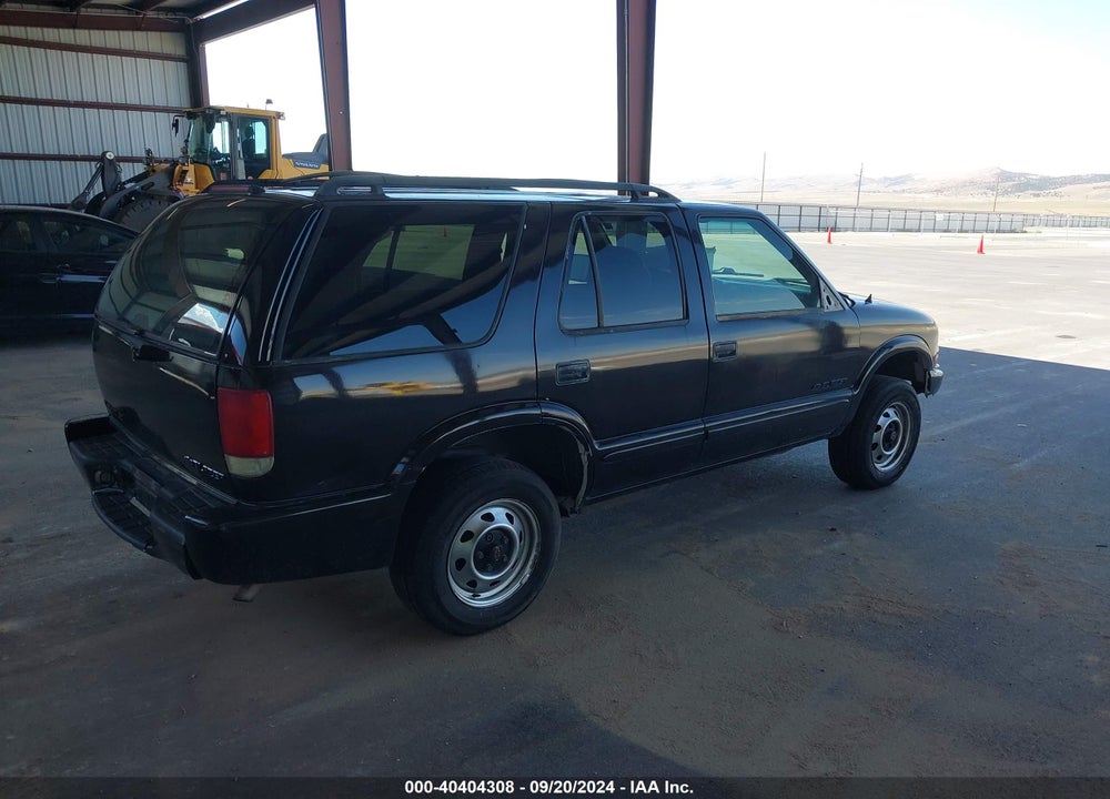 2002 CHEVROLET BLAZER LS VIN: 1GNDT13WX2K234904