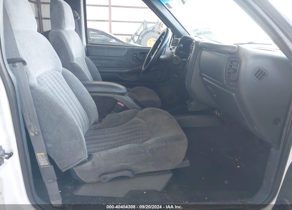 2002 CHEVROLET BLAZER LS VIN: 1GNDT13WX2K234904