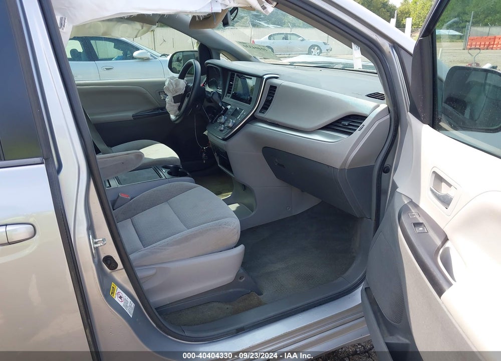 2015 TOYOTA SIENNA LE 8 PASSENGER VIN: 5TDKK3DC5FS571708