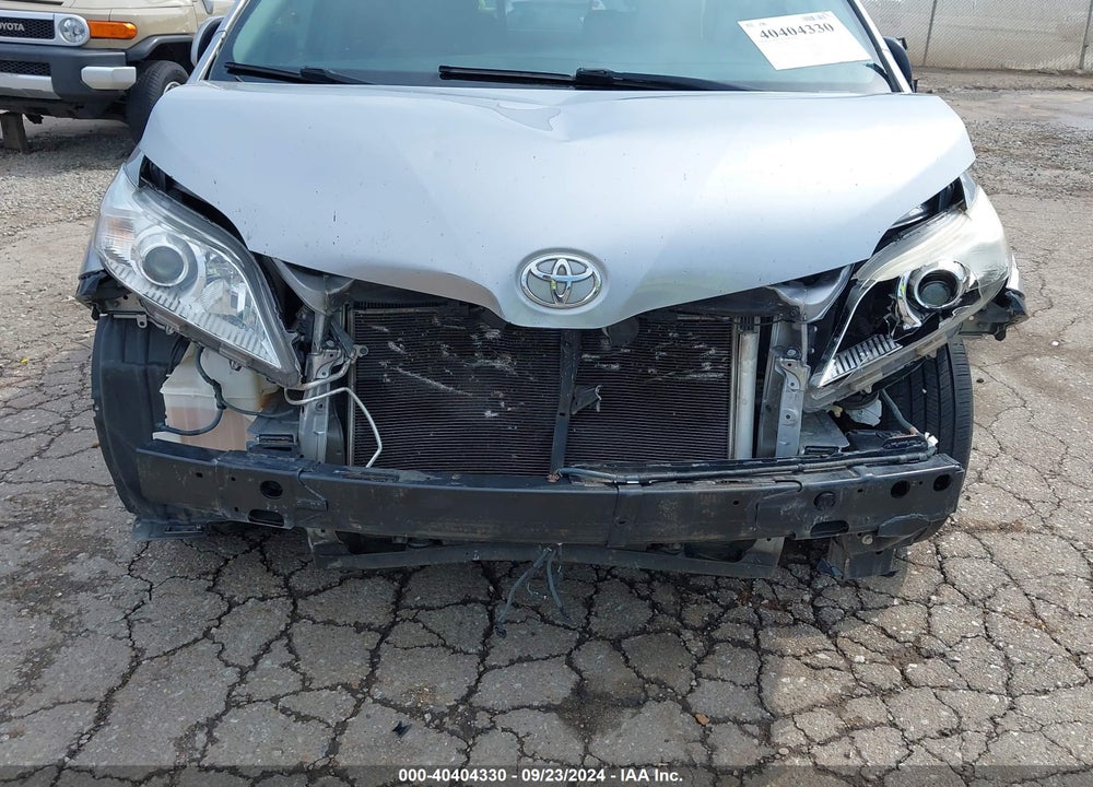 2015 TOYOTA SIENNA LE 8 PASSENGER VIN: 5TDKK3DC5FS571708