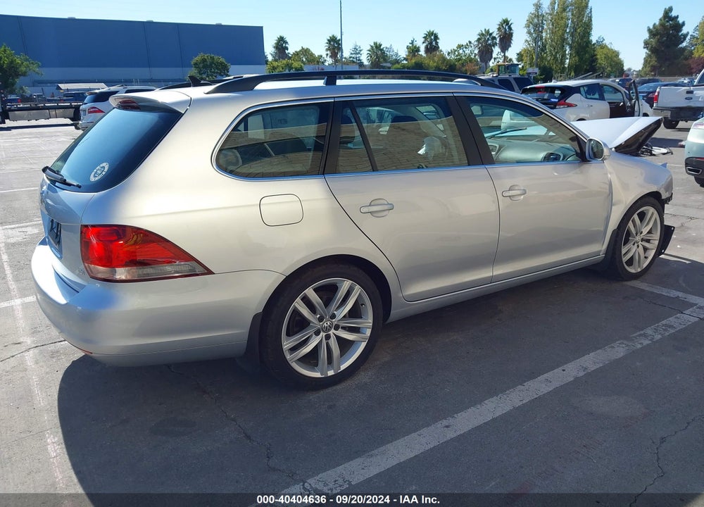 2014 VOLKSWAGEN JETTA SPORTWAGEN 2.0L TDI VIN: 3VWML7AJ4EM621915