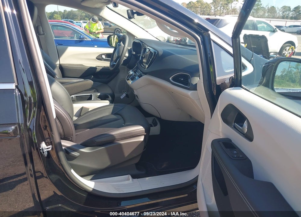 2024 CHRYSLER PACIFICA TOURING L VIN: 2C4RC1BG0RR135853