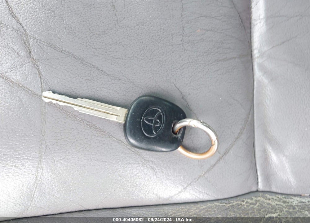 2002 TOYOTA CAMRY XLE V6 VIN: 4T1BF30K02U508180