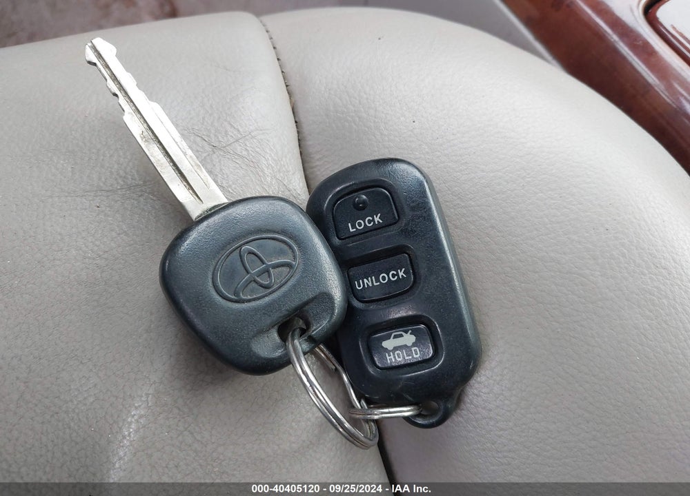2004 TOYOTA CAMRY XLE V6 VIN: 4T1BF30KX4U081528
