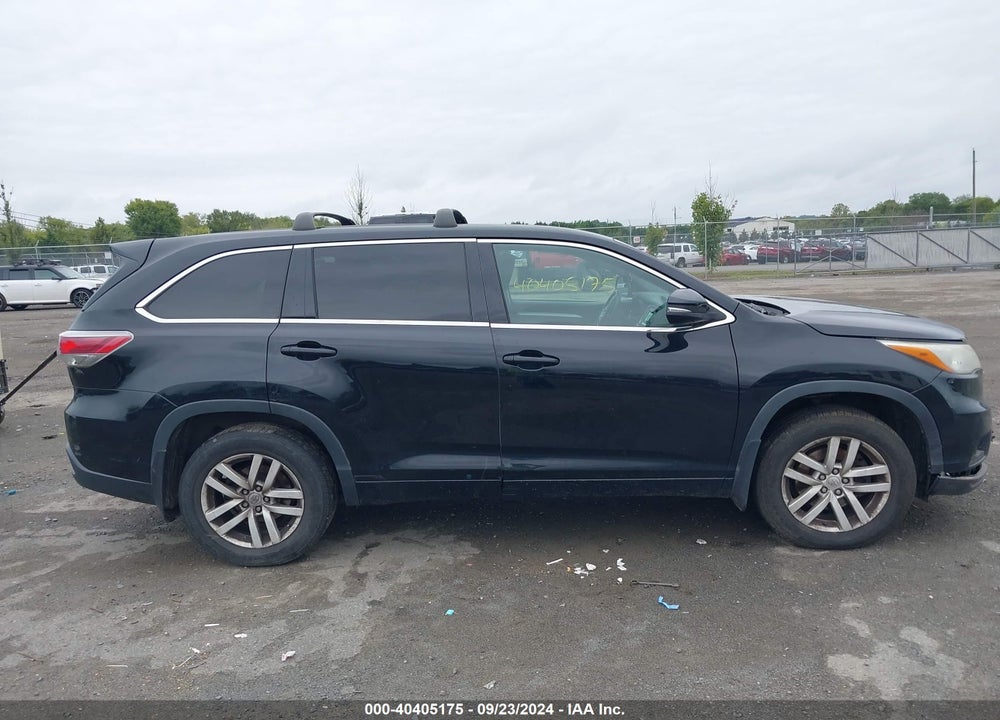 2015 TOYOTA HIGHLANDER LE V6 VIN: 5TDBKRFH5FS159493