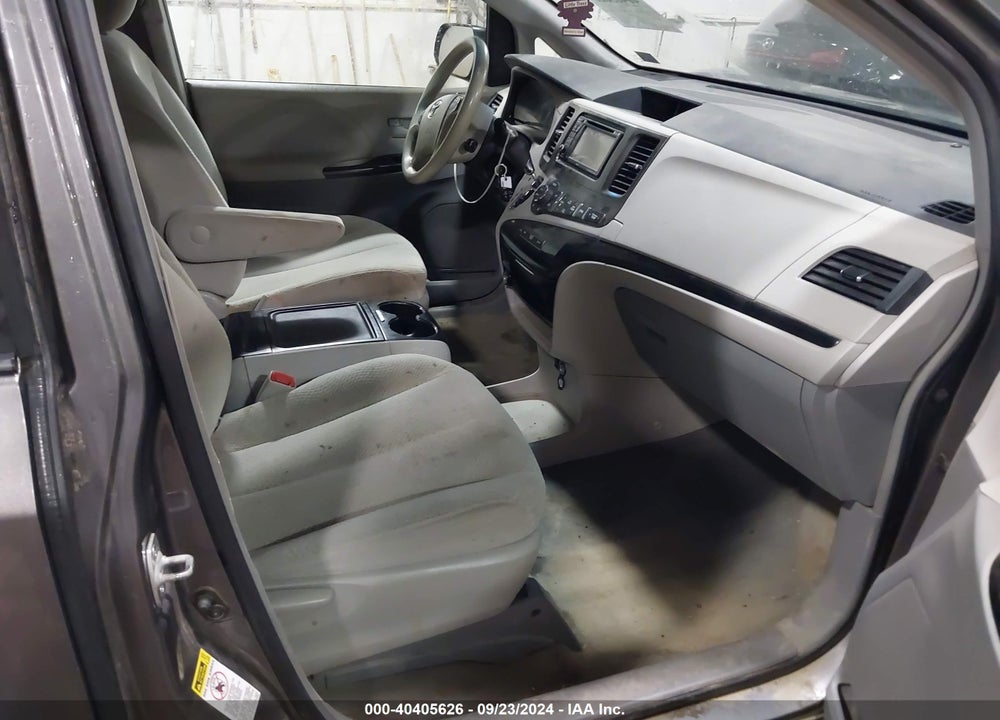 2014 TOYOTA SIENNA LE V6 8 PASSENGER VIN: 5TDKK3DCXES483509