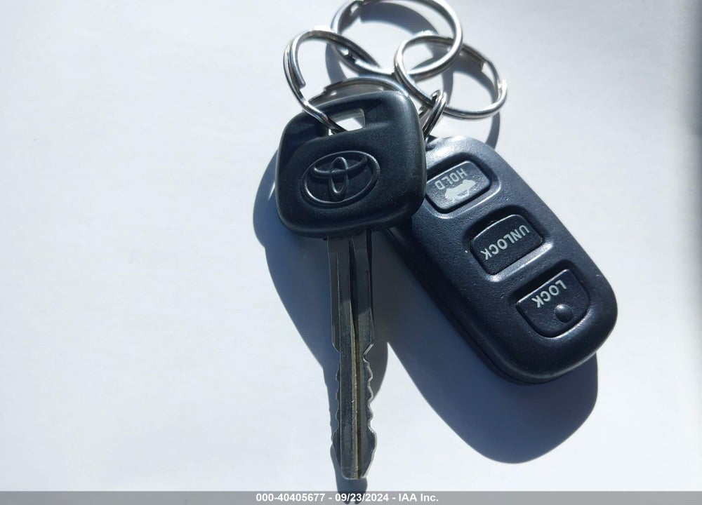 2005 TOYOTA CAMRY LE VIN: 4T1BE32K55U388641