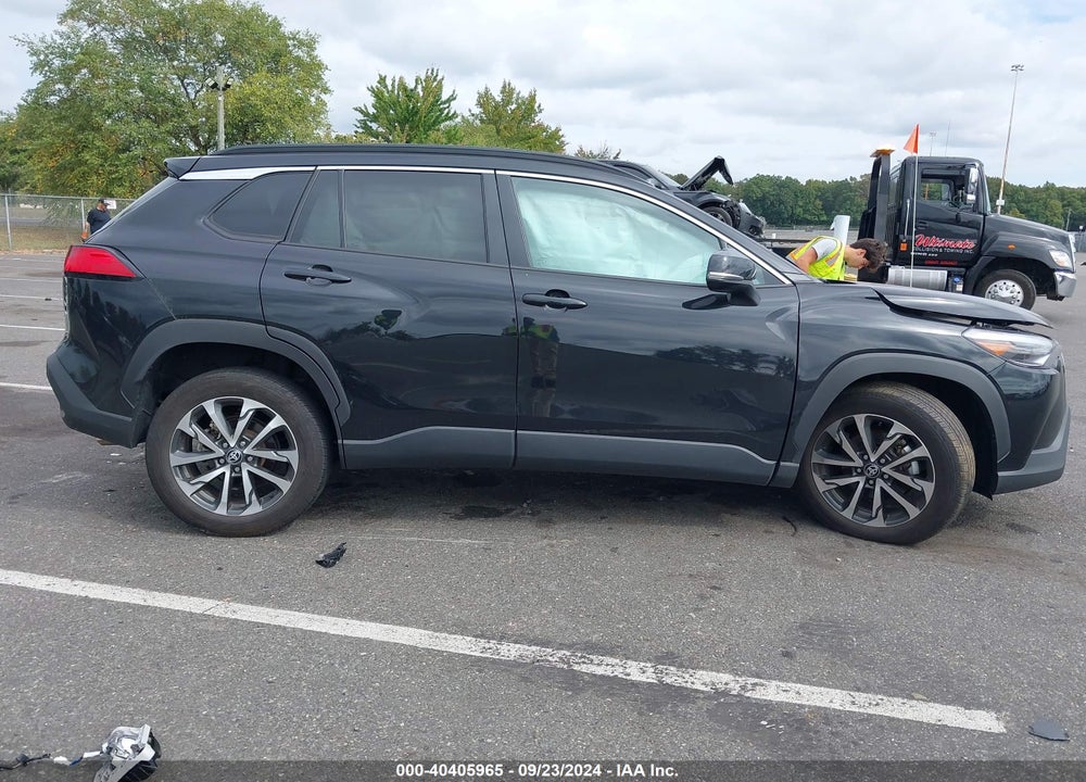 2022 TOYOTA COROLLA CROSS XLE VIN: 7MUDAABG1NV038362