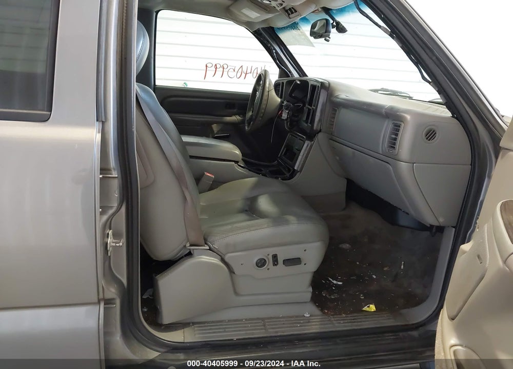 2005 GMC YUKON XL 1500 DENALI VIN: 1GKFK66U75J233400
