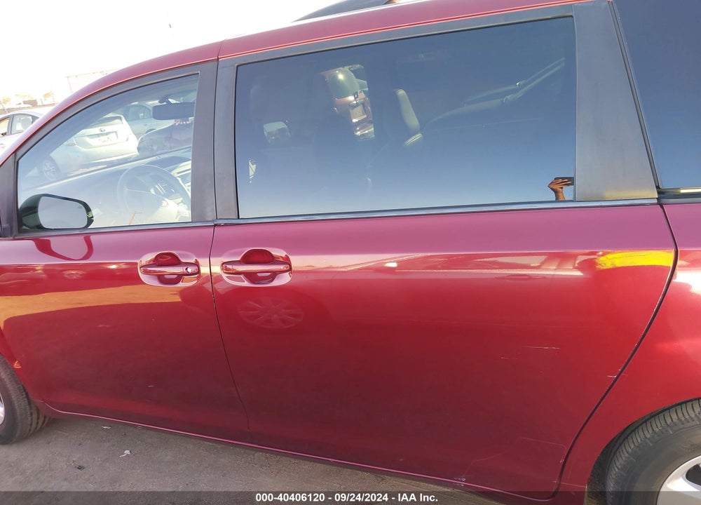 2014 TOYOTA SIENNA LE V6 8 PASSENGER VIN: 5TDKK3DC7ES456977