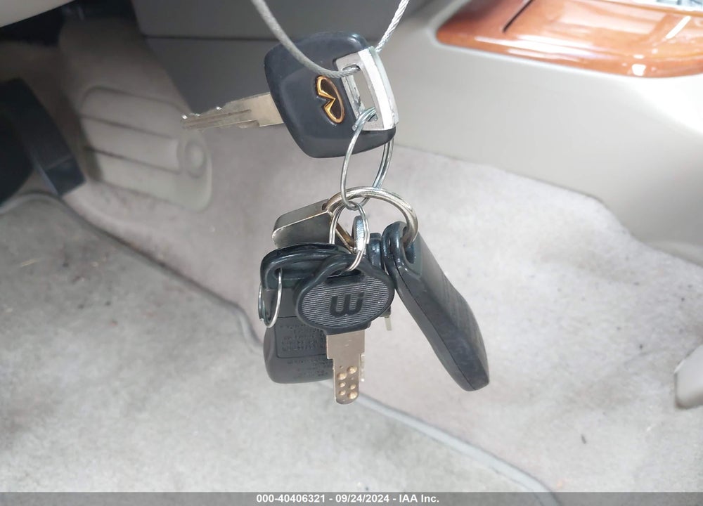 2002 INFINITI QX4 LUXURY VIN: JNRDR09Y02W262570
